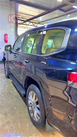 تۆیۆتا لاند کروزەر